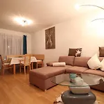 Pearl Royale Apartament *